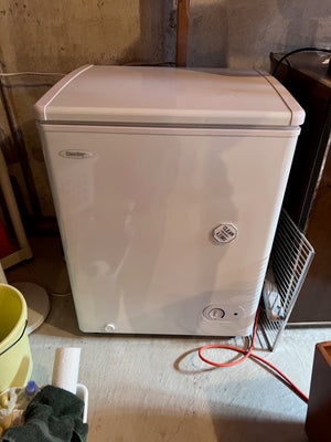 Danby 3.6 cu.ft Chest Freezer- DCF401W