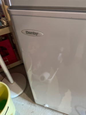Danby 3.6 cu.ft Chest Freezer- DCF401W