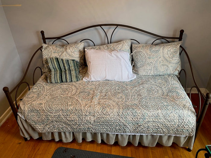 Dorel Home Products (DHP)- Daybed