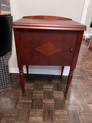 Antique 15-91 Singer Sewing Machine in Cabinet