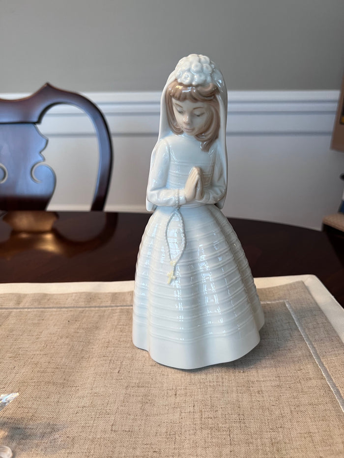 Nao Lladro "Girl Praying" First Communion Porcelain Figurine
