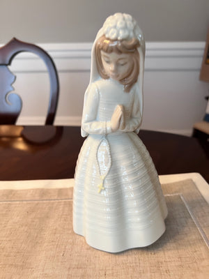 Nao Lladro "Girl Praying" First Communion Porcelain Figurine