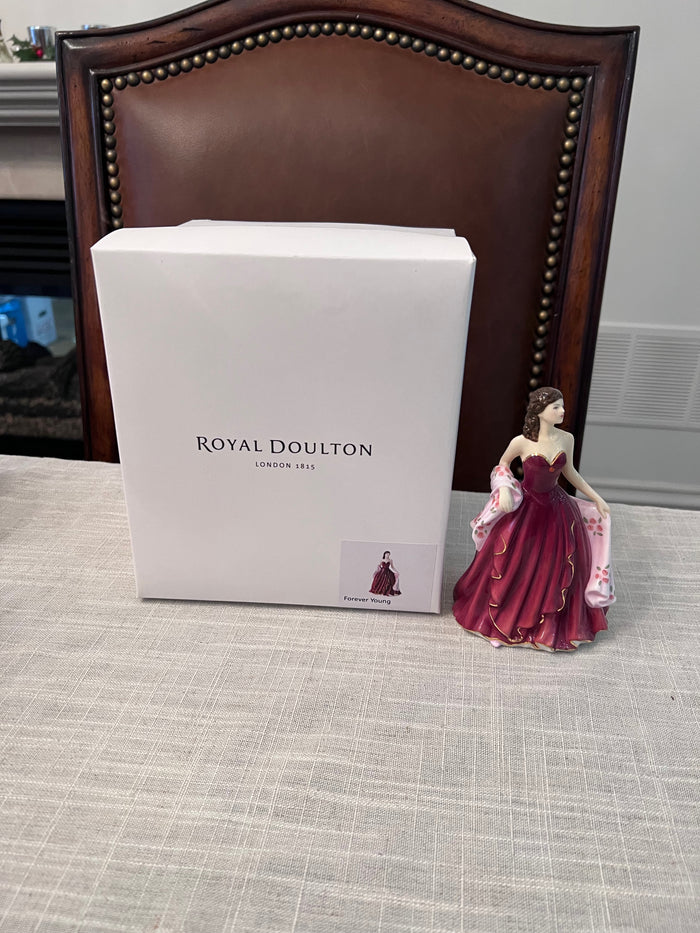 Royal Doulton Pretty Ladies Occasions Forever Young HN 5577 (*with original box)