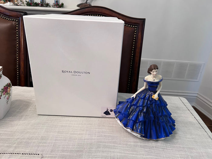 ROYAL DOULTON SAPPHIRE AND BROOCH FIGURINE HN 5768 LIMITED EDITION 1,008/1,200 (*with original box)