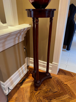 Bombay Pedestal Stand