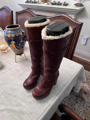 Women's UGG Savanna Shearling Lined Leather Boots- Size 8