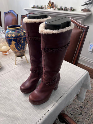 Women's UGG Savanna Shearling Lined Leather Boots- Size 8