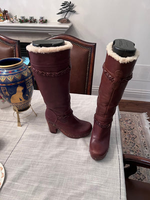 Women's UGG Savanna Shearling Lined Leather Boots- Size 8