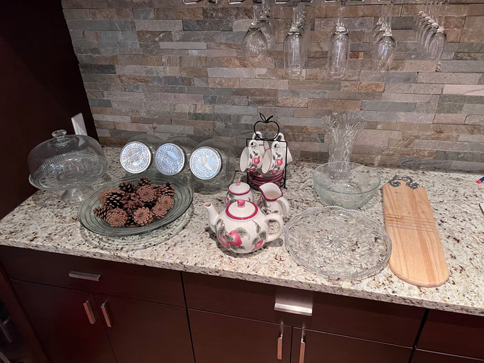 Glassware/Crystal/Tea Lot