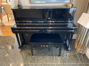 "Young Chang" U-116 Black Upright Piano