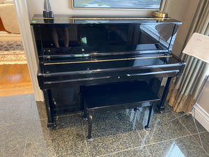 "Young Chang" U-116 Black Upright Piano