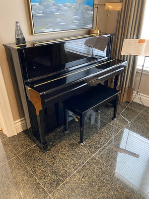 "Young Chang" U-116 Black Upright Piano