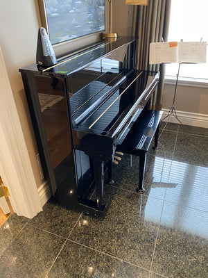 "Young Chang" U-116 Black Upright Piano