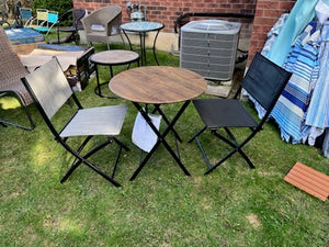 2 Folding Chairs + Table