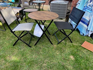 2 Folding Chairs + Table