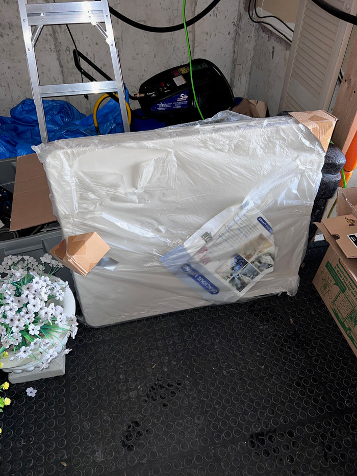 BRAND NEW 6ft Folding Table