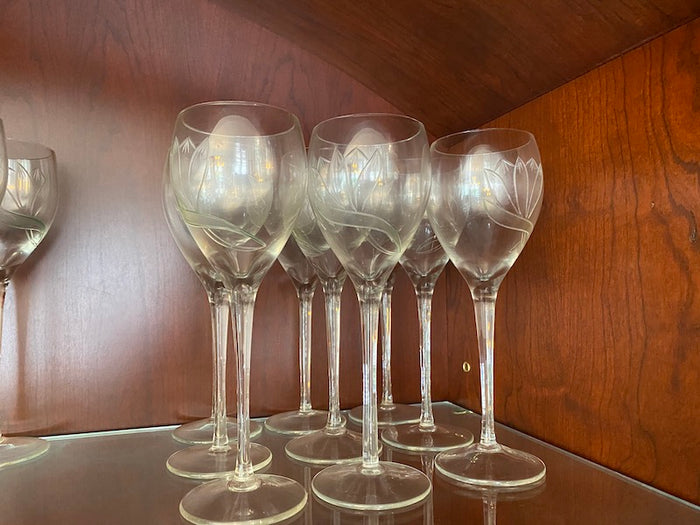 9 Medium Wine Glasses