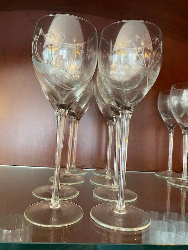 8 Large Wine Glasses