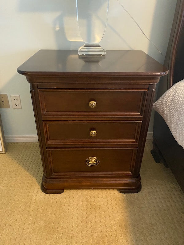 "Mobilier Furniture" Nightstand # 1