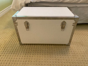 2 White Nesting Trunks