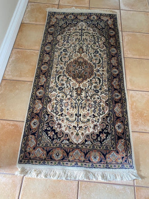 100% Wool Persian Rug- 5ft x 2ft