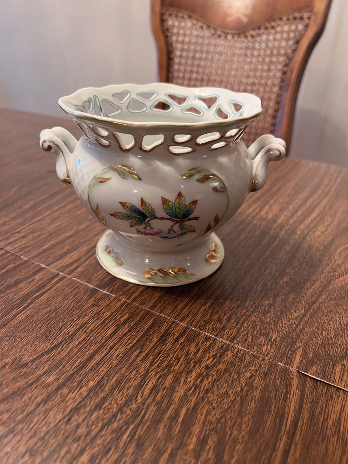 Herend 'Queen Victoria' Reticulated Cachepot- 6547