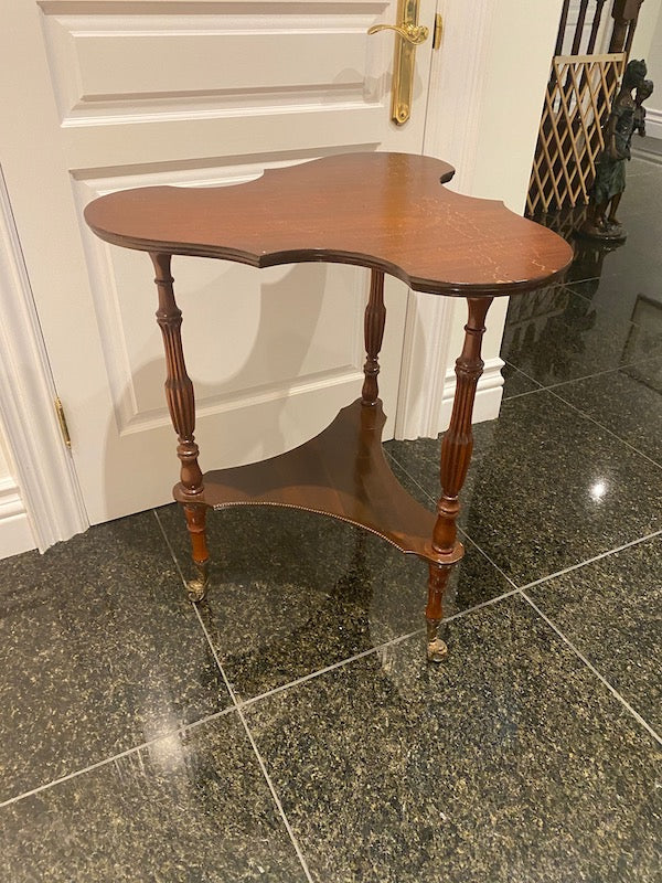 Clover Accent Table, Clawed Feet