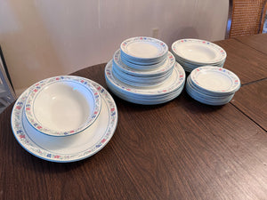 Wedgwood Bone China Lausanne R 4543 Dinnerware Lot