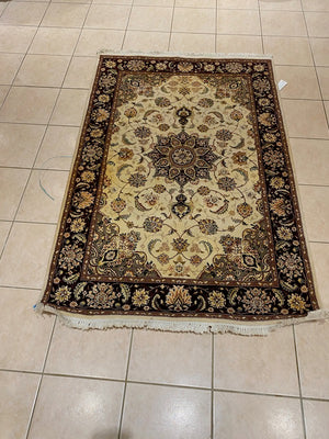 100% Wool Hand Knotted Rug