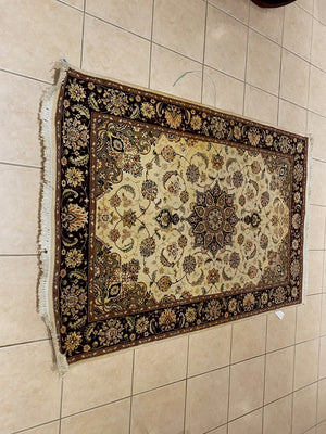 100% Wool Hand Knotted Rug