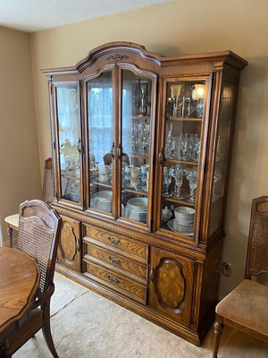 Sklar-Peppler Hutch/China Cabinet