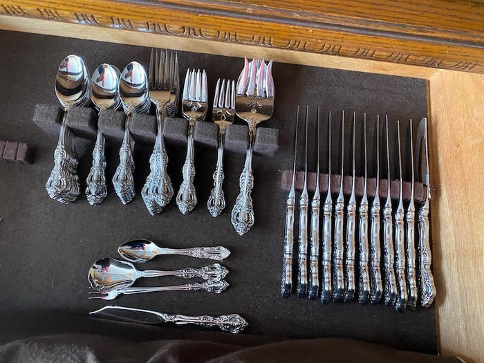 Oneida Stainless Flatware Set- Service for 12
