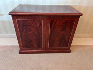'KP Manufacturers' Cabinet