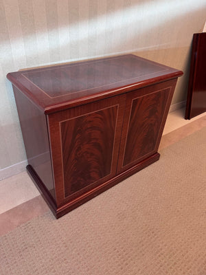 'KP Manufacturers' Cabinet