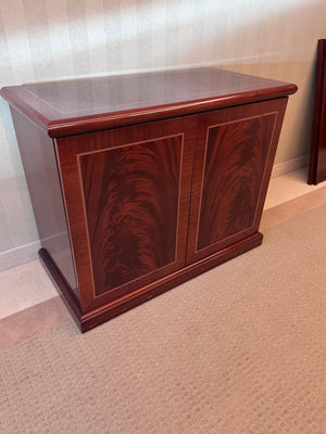 'KP Manufacturers' Cabinet