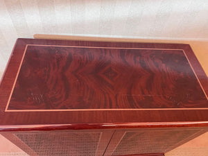 'KP Manufacturers' Cabinet