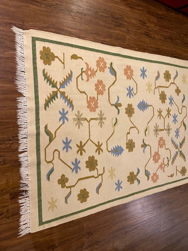 Thin Profile Cream Patterned Rug – Sell My Stuff Canada - Canada's ...