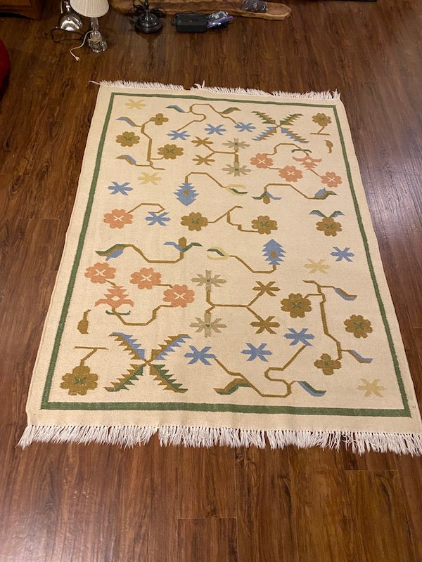 Thin Profile Cream Patterned Rug – Sell My Stuff Canada - Canada's ...