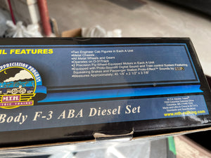 *RARE- MTH Electric Trains 20-80002A: MTH Preimer O Scale Santa Fe Clear Body F-3 ABA Diesel Locomotive Set.