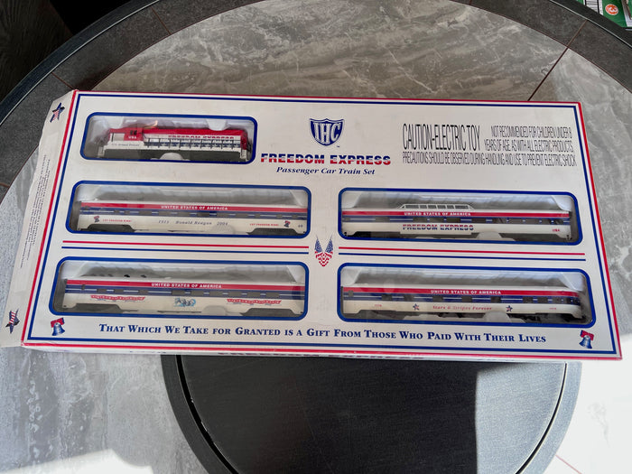 IHC Freedom Express Passenger Car Train Set, with Ronald Reagan Commemorative Car
