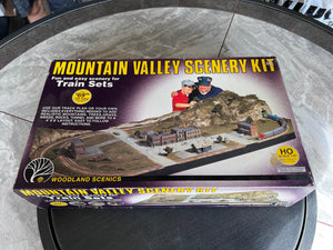 Woodland Scenics Mountain Valley Scenery Kit HO Scale 1:87