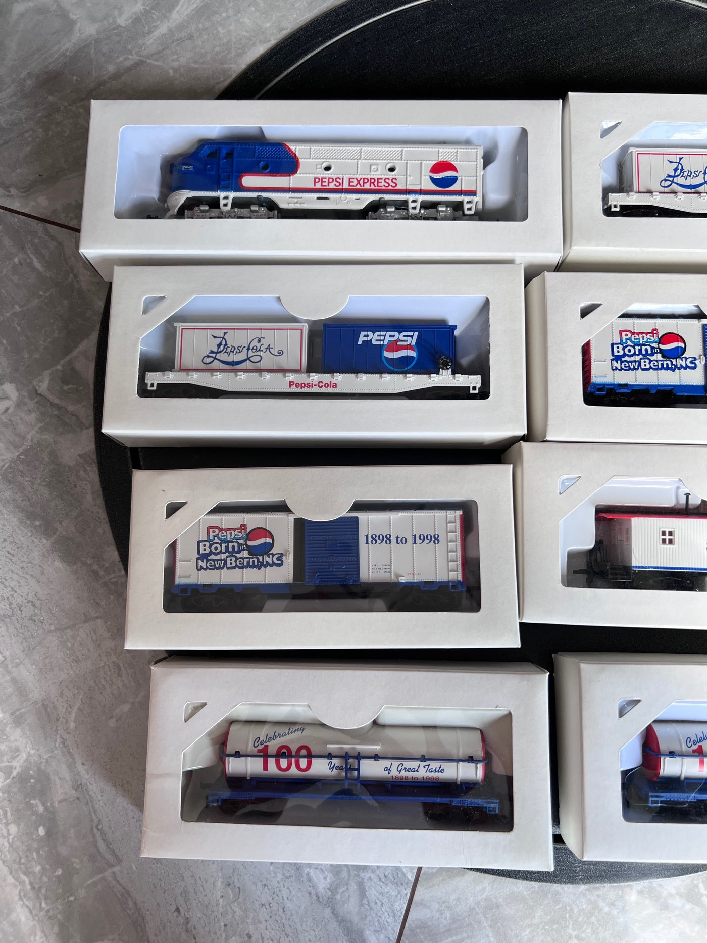 Model Power HO Scale Pepsi 8 Piece Train Set – Sell My Stuff Canada ...