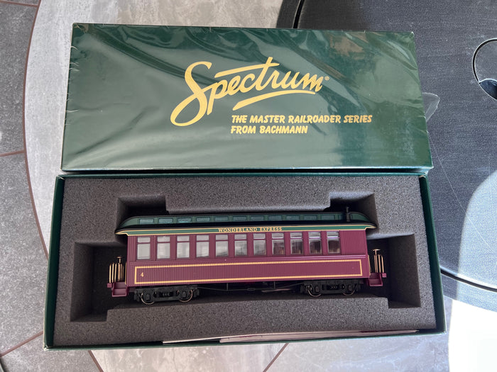 Bachmann Spectrum Coach - On30 - Wonderland