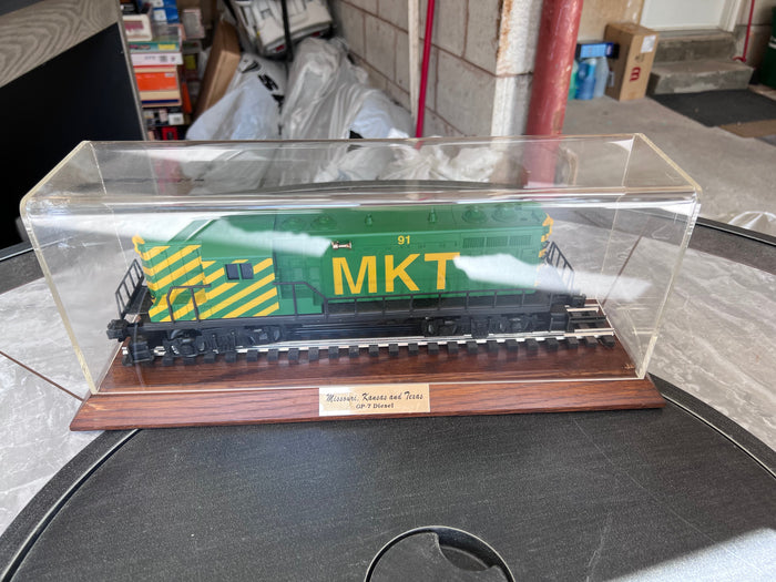 Lionel 6-18558 Missouri, Kansas & Texas GP-7 Diesel Engine w/Display Case