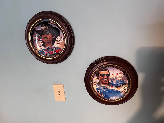 The Franklin Mint Heirloom Recommendation Richard Petty, 2 Collector Plates + Mahogany Frames