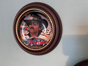 The Franklin Mint Heirloom Recommendation Richard Petty, 2 Collector Plates + Mahogany Frames