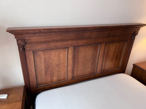 Durham Furniture Savile Row Victorian Mahogany Queen Bed Frame + Casper Mattress