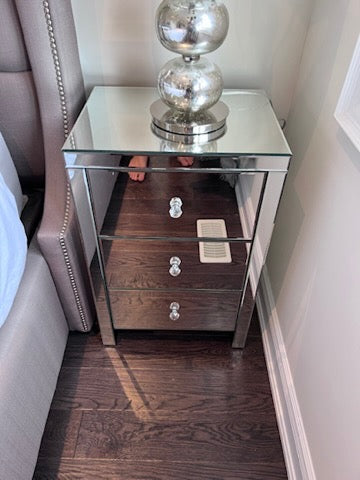 Decorium Mirrored Nightstand