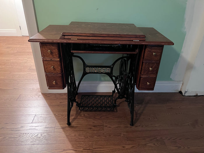 Antique Singer Sewing Machine Table, H320083