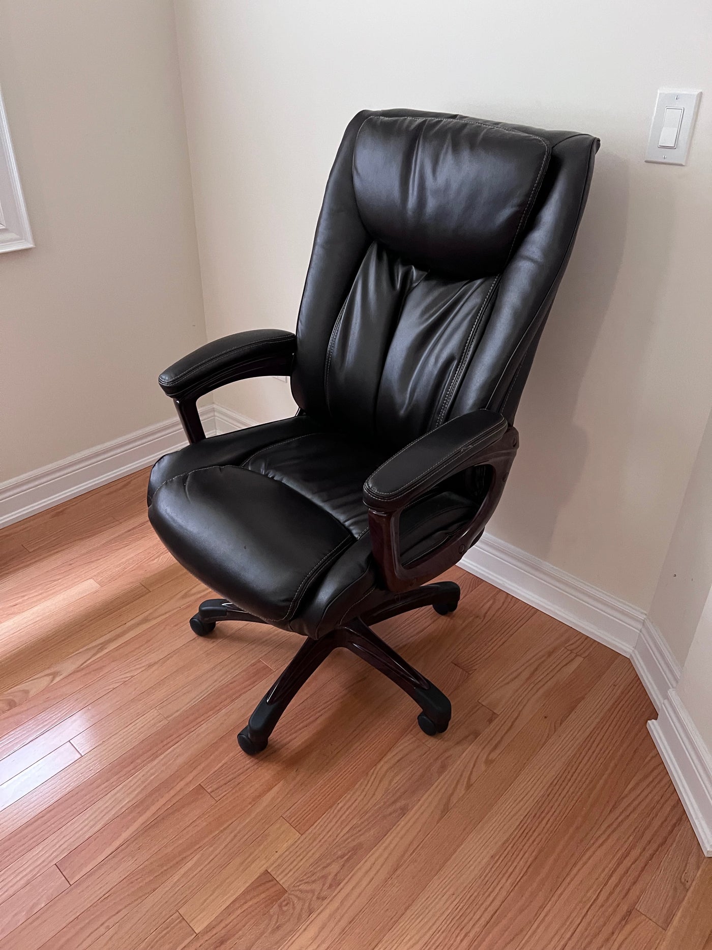 Staples westcliffe bonded clearance leather managers chair